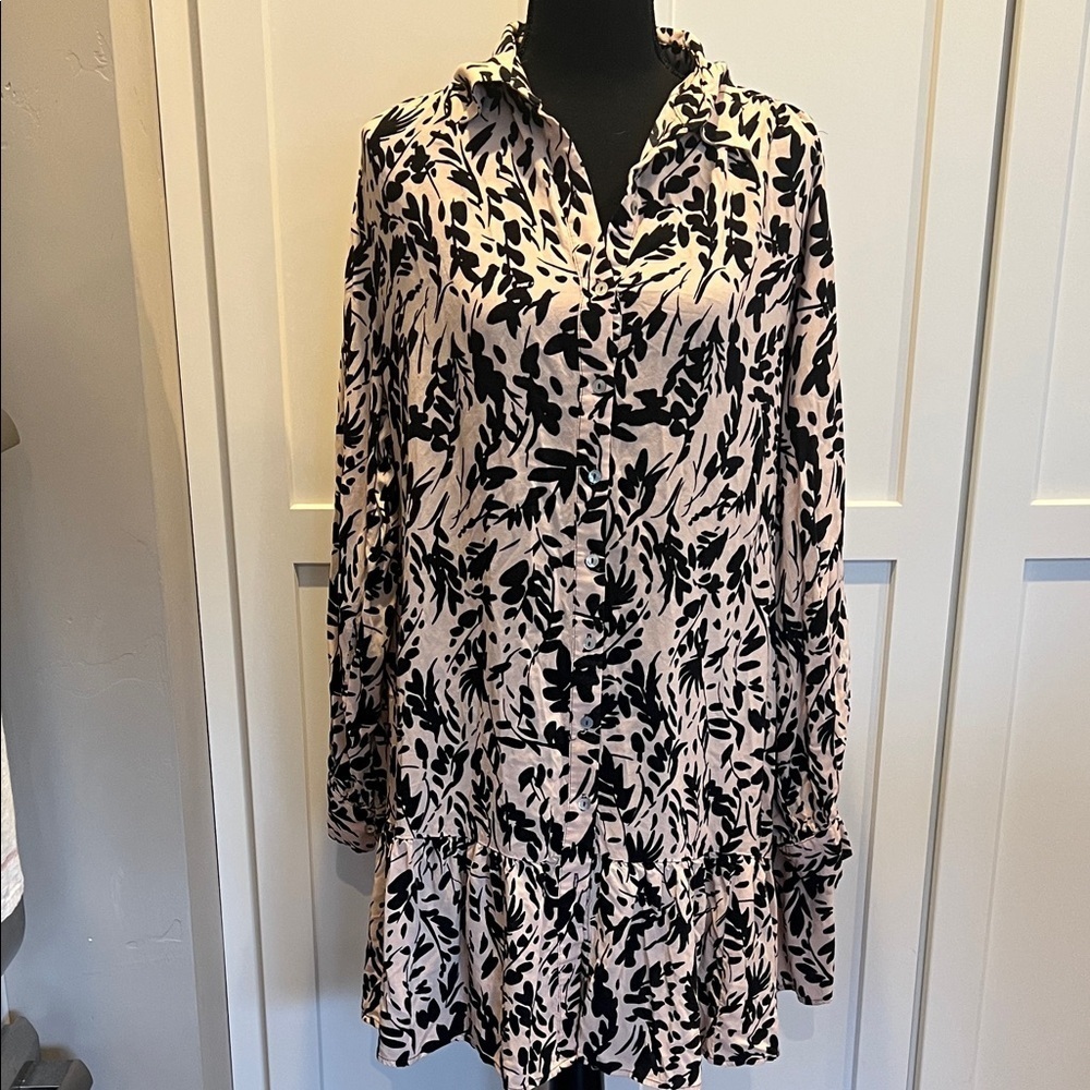 H&M Black and Cream Long Sleeve Dress